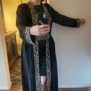 Kaftan . Kimono . Abaya